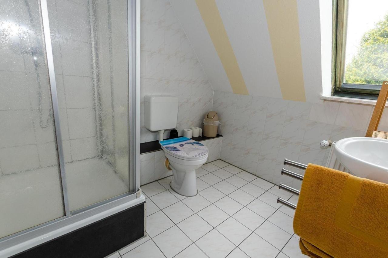 3-R-Ferienwohnung-Fuer-4-Personen-In-Schaprode-Auf-Ruegen-Zi3 Esterno foto